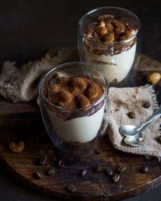 🍫 Rýchle „tiramisu“ do pohára Dezert, ktorý máte za chvíľu hotový a pritom chutí ako z kaviarne 🤎 Vylepšený o pastu z...
